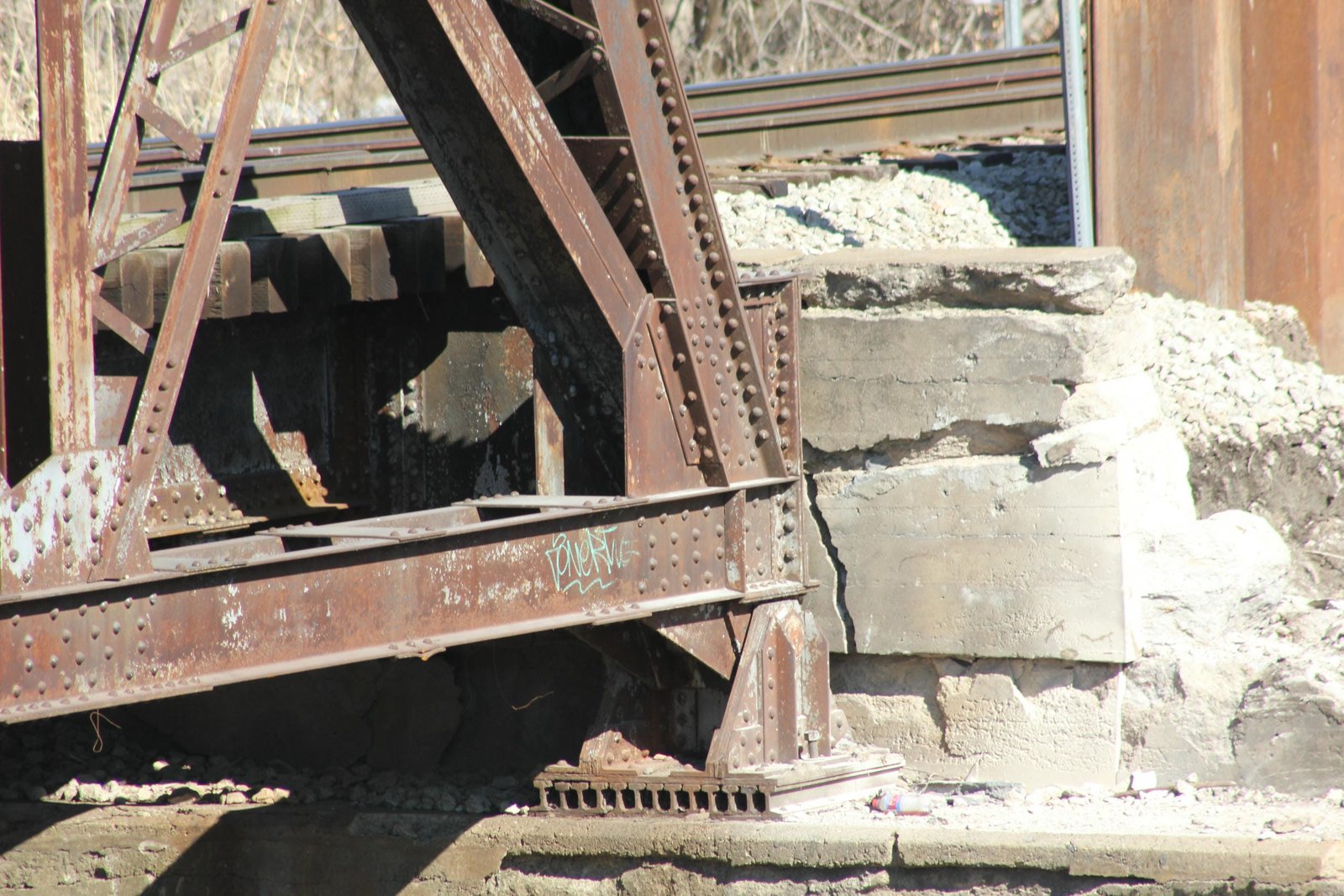Lower angle connection
